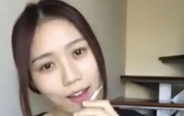 弹吉他唱歌的小姐姐长发,长发飘逸的弹唱女神
