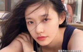 盘点娱笑圈游戏咖没想到连他们也加入一齐搞事了！，（盘点圈游戏咖没想到连他们也加入一齐搞事了！）），吃瓜少年-蒋劲夫吃瓜少年萌翻了连杨幂都看傻眼（娱笑区178
