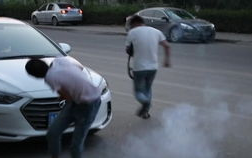 抖音小姐姐街头挑战跳舞,燃爆街头！